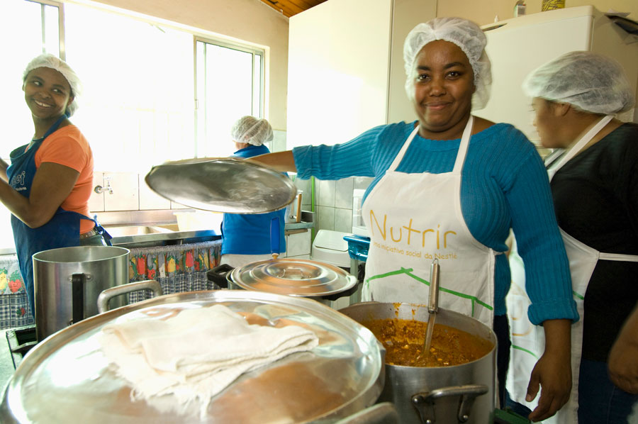 Le centre social de POA Brazi fournit de la nourriture et des soins aux enfants