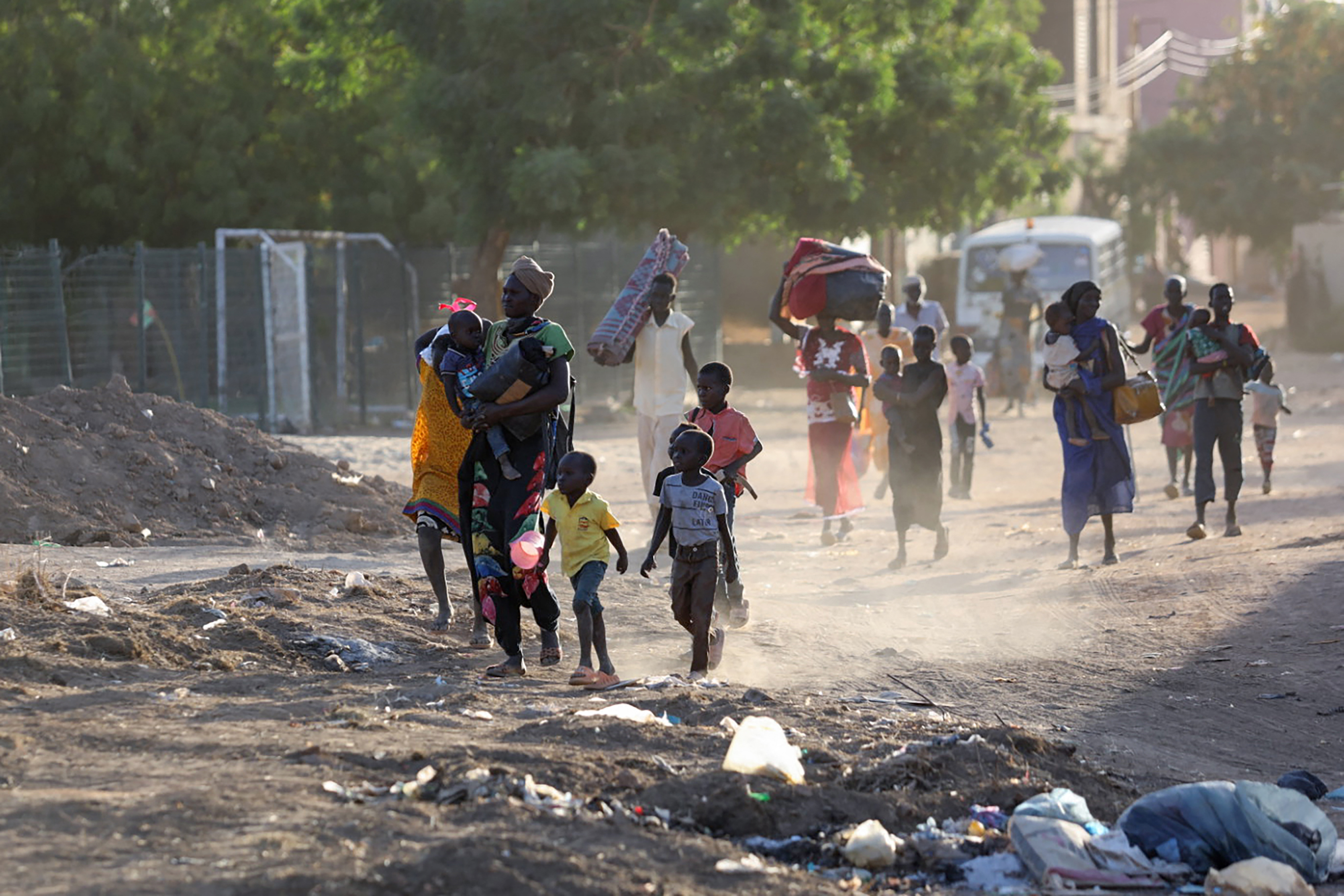 Khartoum-Sudan-People-fleeing-fighting