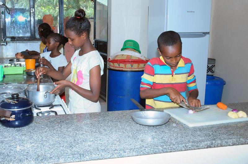 SOS brother and sisters making dinner together