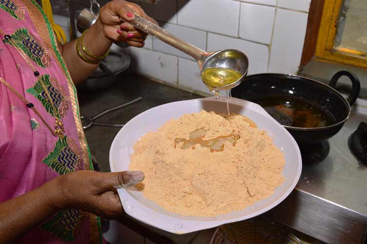 automatic diaper changing machine chakli making machine：Chakli Recipe – Authentic Indian Recipe