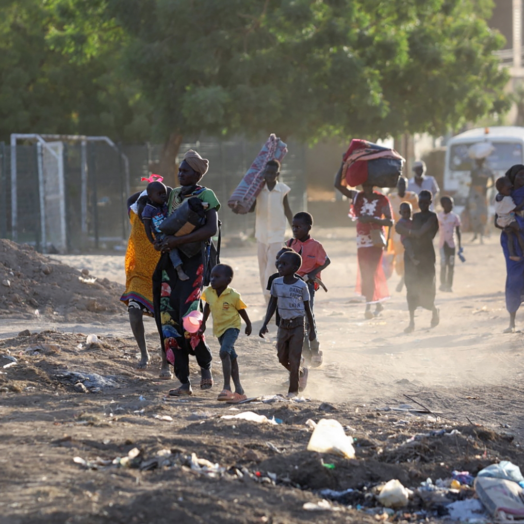 Khartoum-Sudan-People-fleeing-fighting